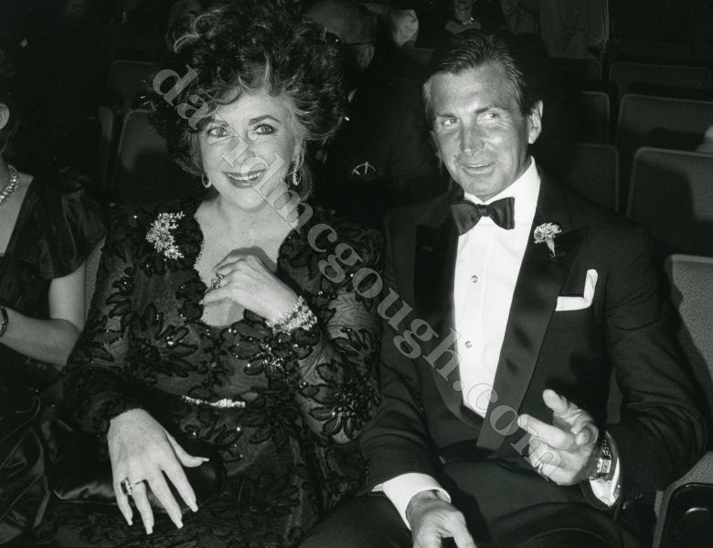 Elizabeth Taylor , George Hamilton 1986 LA.jpg